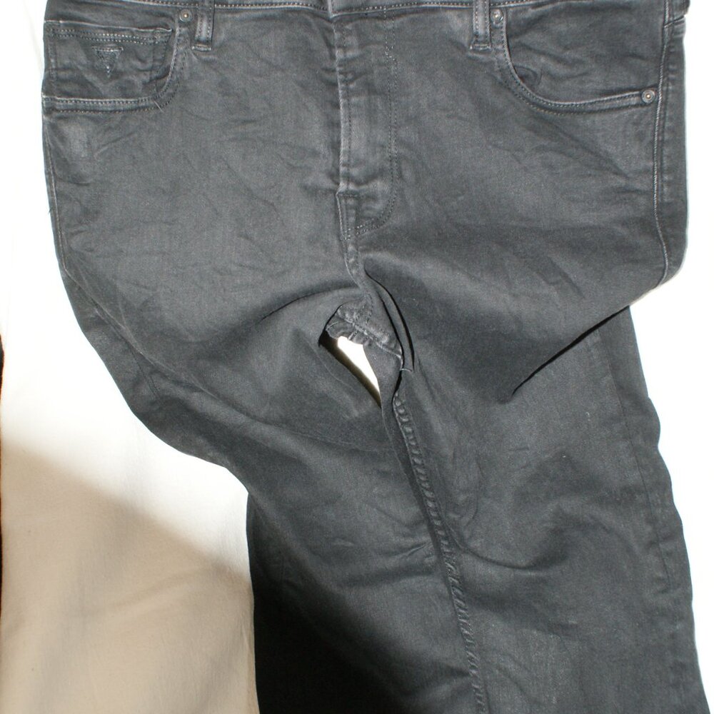 Black Skinny Jeans by GUESS Size 33 x 32